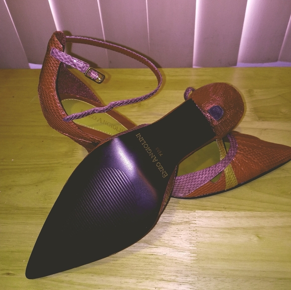 Shoe - Picture 4 of 4